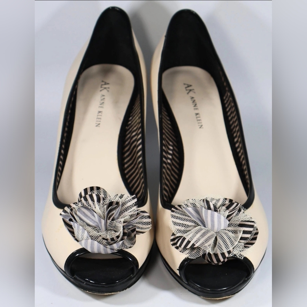 Anne Klein Ivory & Black Peep Toe Heels Spectator Pumps Floral Accent Size 8 